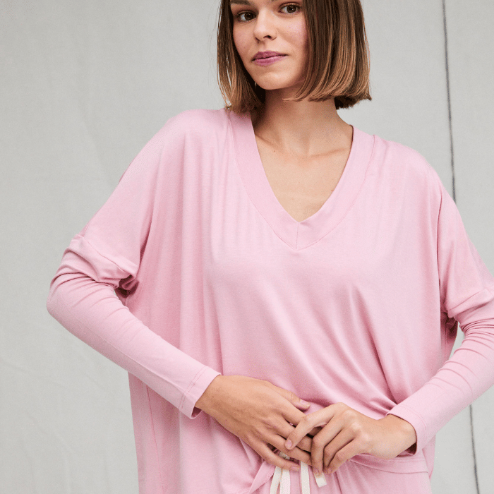 Conjunto polera, manga larga, escote en V y pantalón Antonia, en colores crudo, gris melange, rosa - Parsons