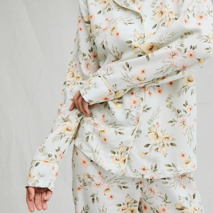 Pijama Conjunto Rosa Pantalón y Blusa Manga Larga con Flores, en verde y damasco - Parsons