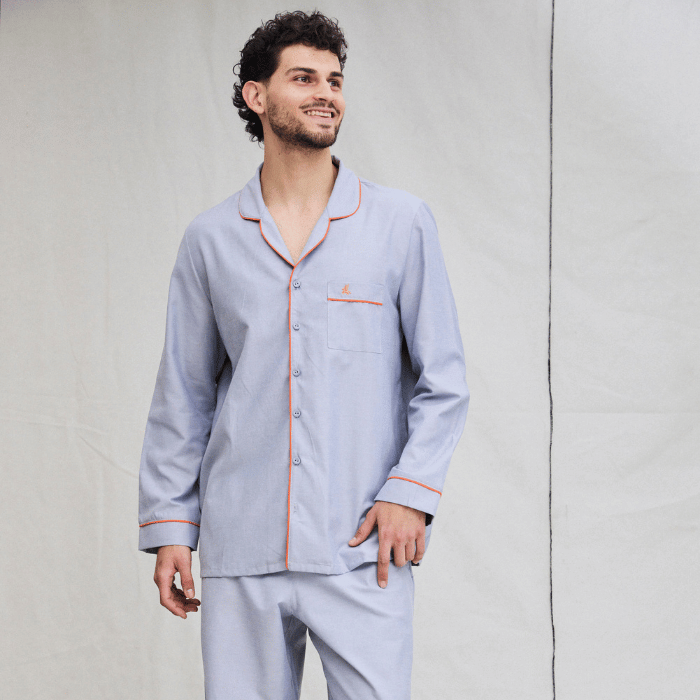 Pijama Andrés de tela Oxford color gris con vivo naranjo - Parsons