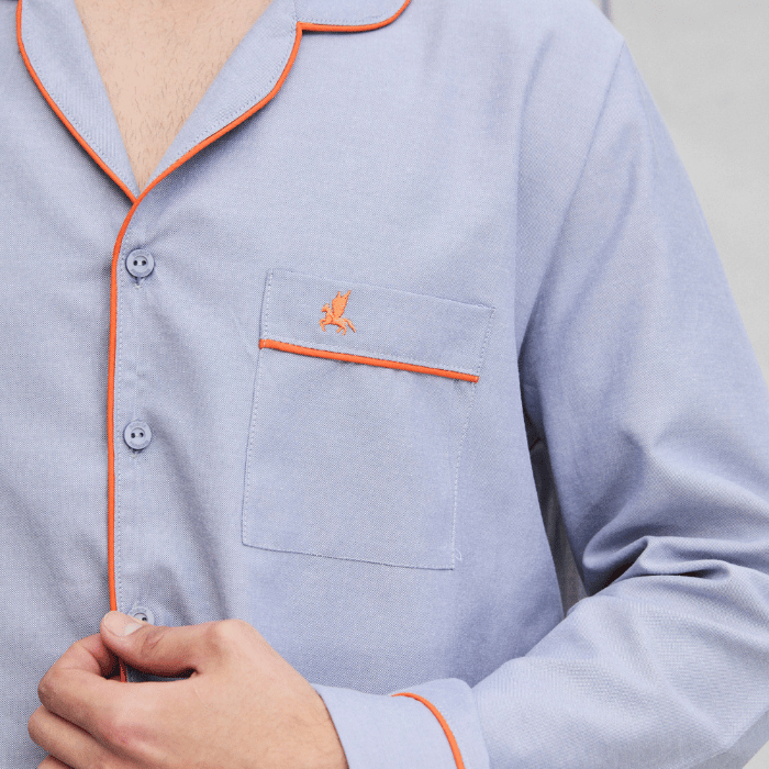 Pijama Andrés de tela Oxford color gris con vivo naranjo - Parsons