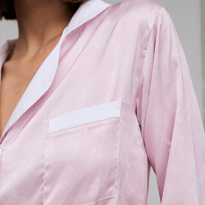 Camisa para dormir Inés en colores crudo y rosa, línea Tigre - Parsons